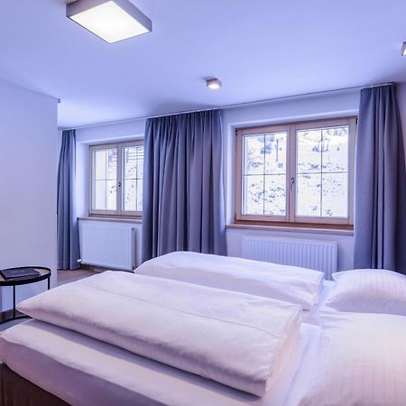 Quality Hosts Arlberg - Hotel Goldenes Kreuz B&B 圣安东阿尔贝格 外观 照片