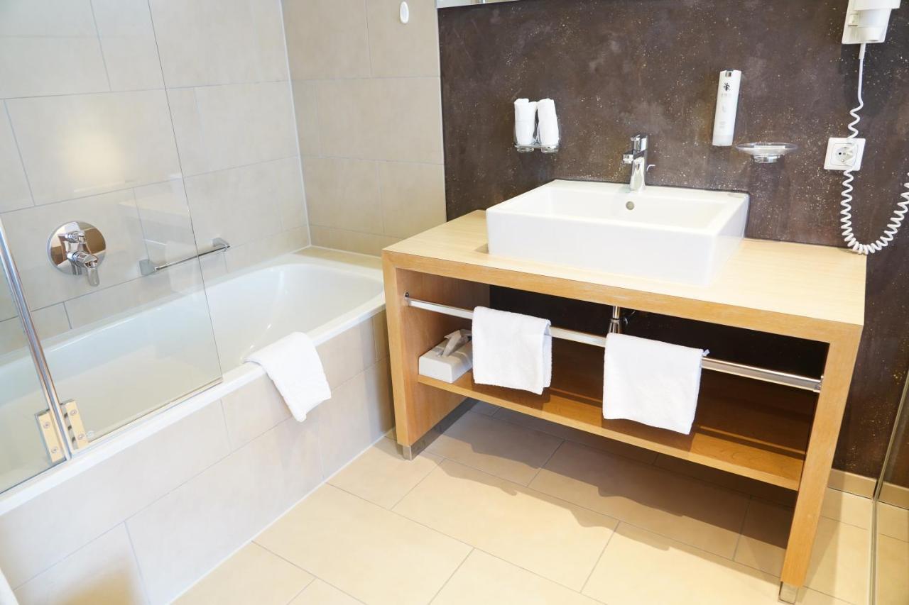 Quality Hosts Arlberg - Hotel Goldenes Kreuz B&B 圣安东阿尔贝格 外观 照片