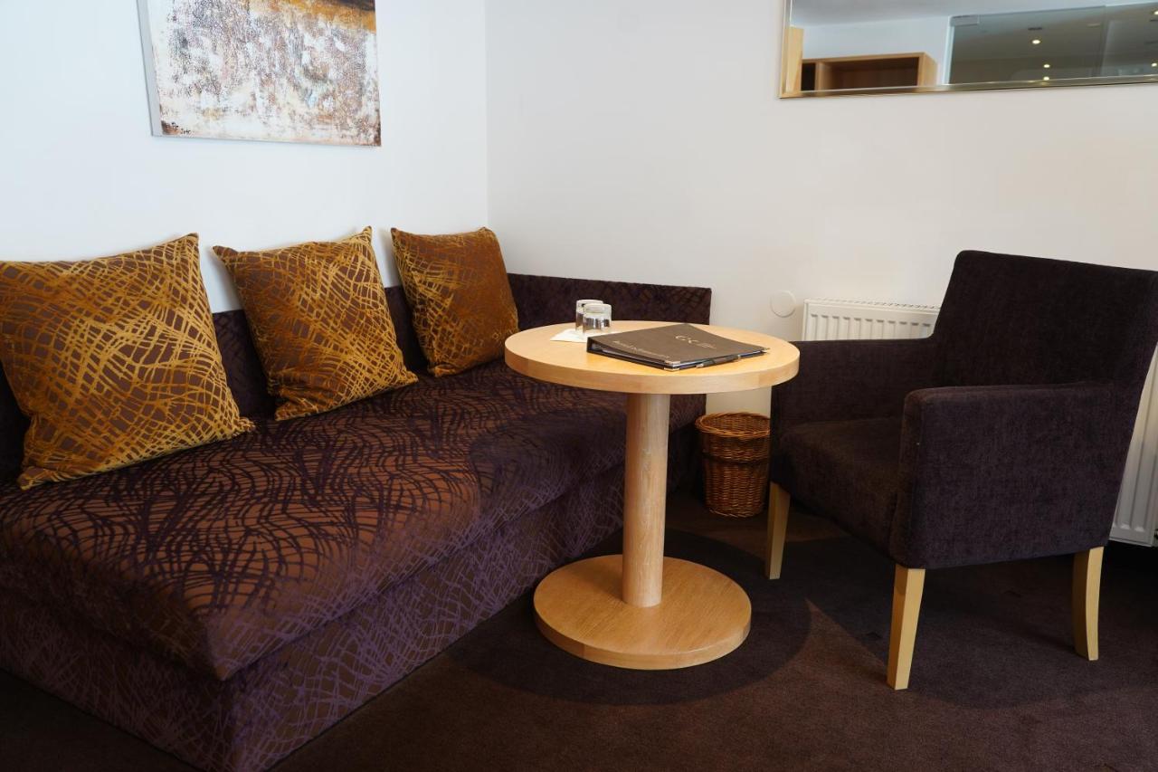 Quality Hosts Arlberg - Hotel Goldenes Kreuz B&B 圣安东阿尔贝格 外观 照片