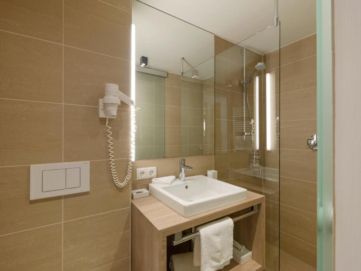 Quality Hosts Arlberg - Hotel Goldenes Kreuz B&B 圣安东阿尔贝格 外观 照片