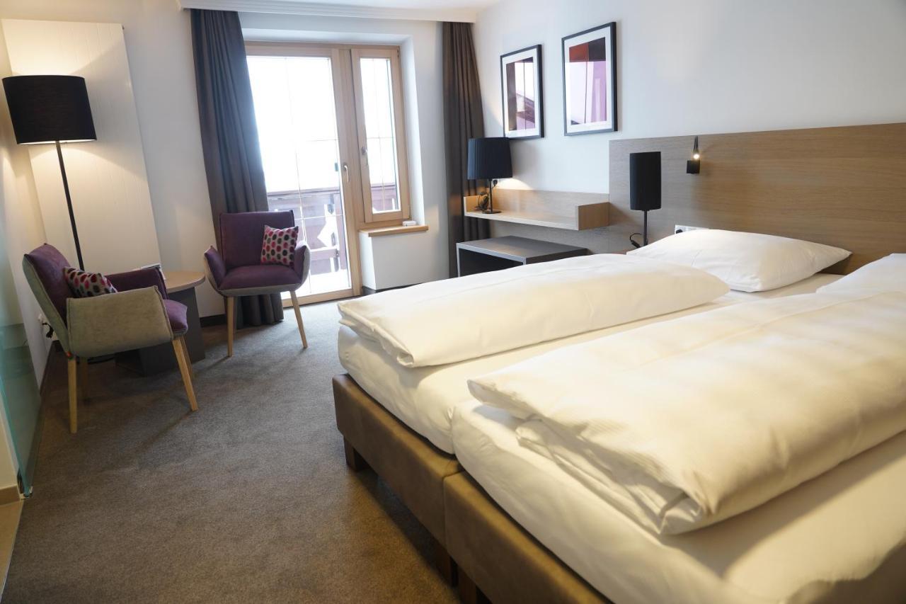Quality Hosts Arlberg - Hotel Goldenes Kreuz B&B 圣安东阿尔贝格 外观 照片