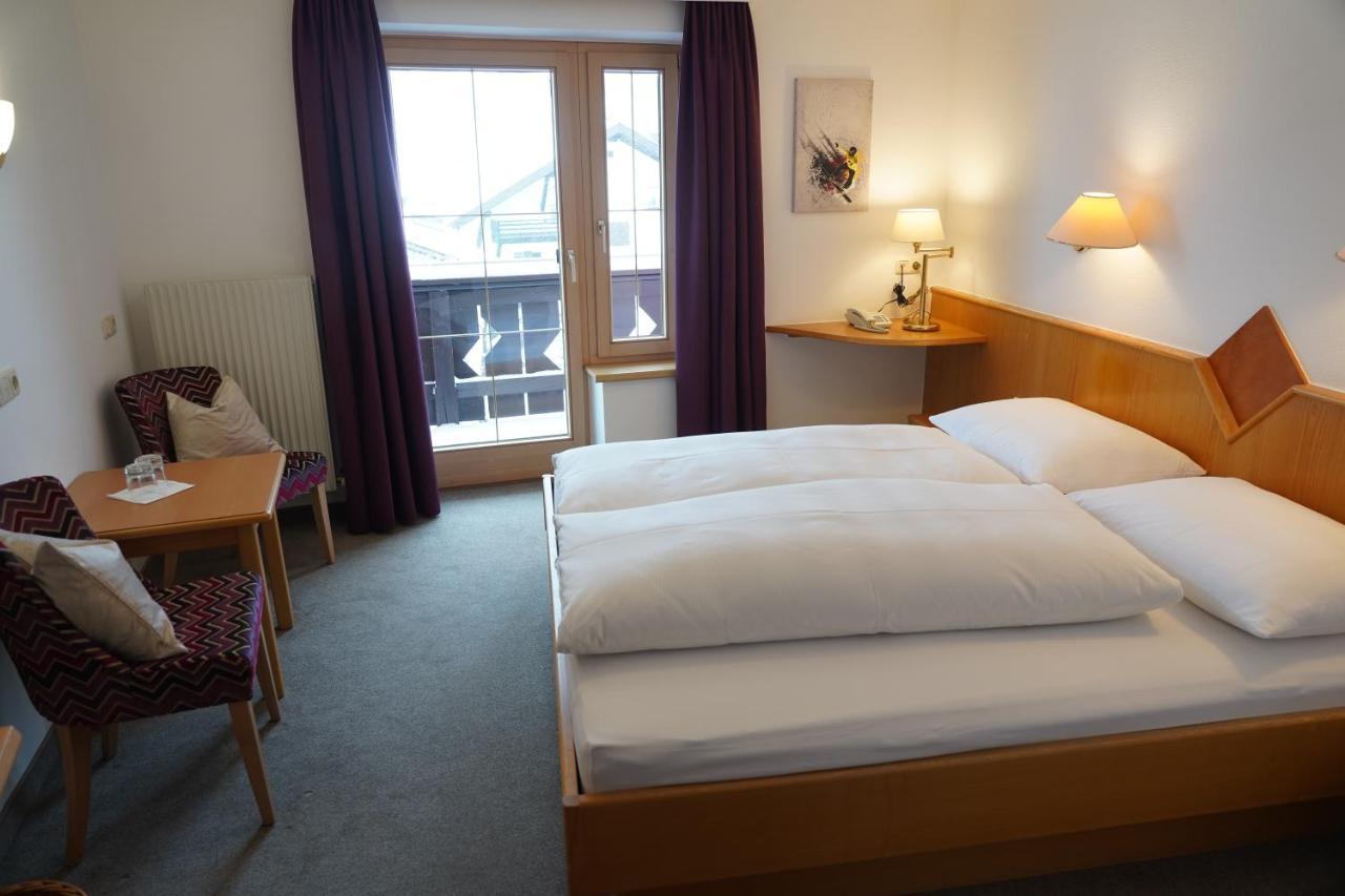 Quality Hosts Arlberg - Hotel Goldenes Kreuz B&B 圣安东阿尔贝格 外观 照片