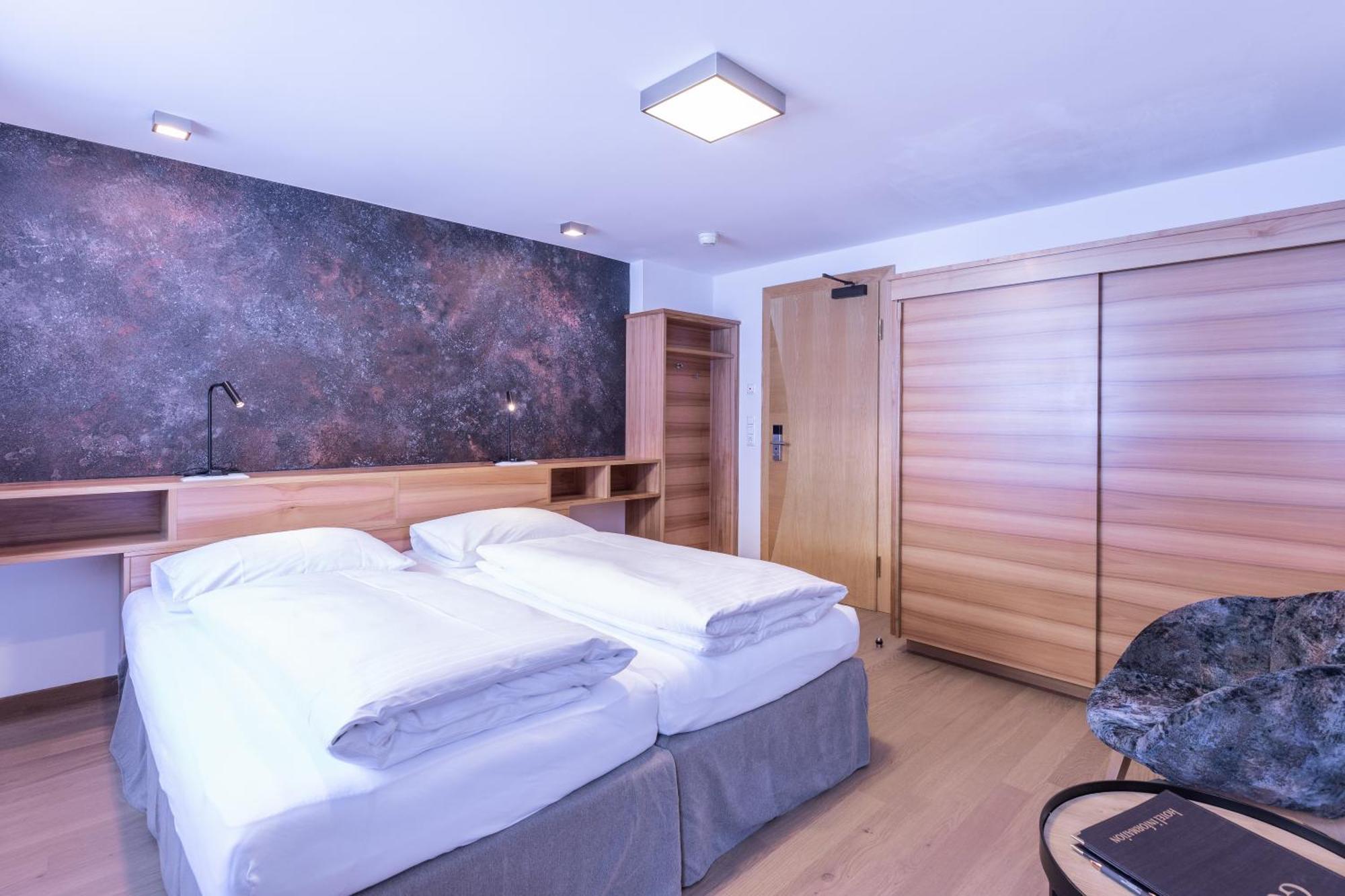 Quality Hosts Arlberg - Hotel Goldenes Kreuz B&B 圣安东阿尔贝格 外观 照片