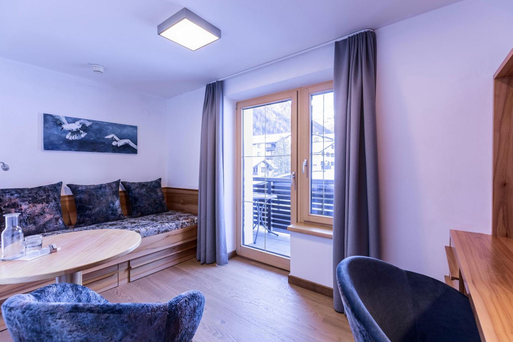 Quality Hosts Arlberg - Hotel Goldenes Kreuz B&B 圣安东阿尔贝格 外观 照片
