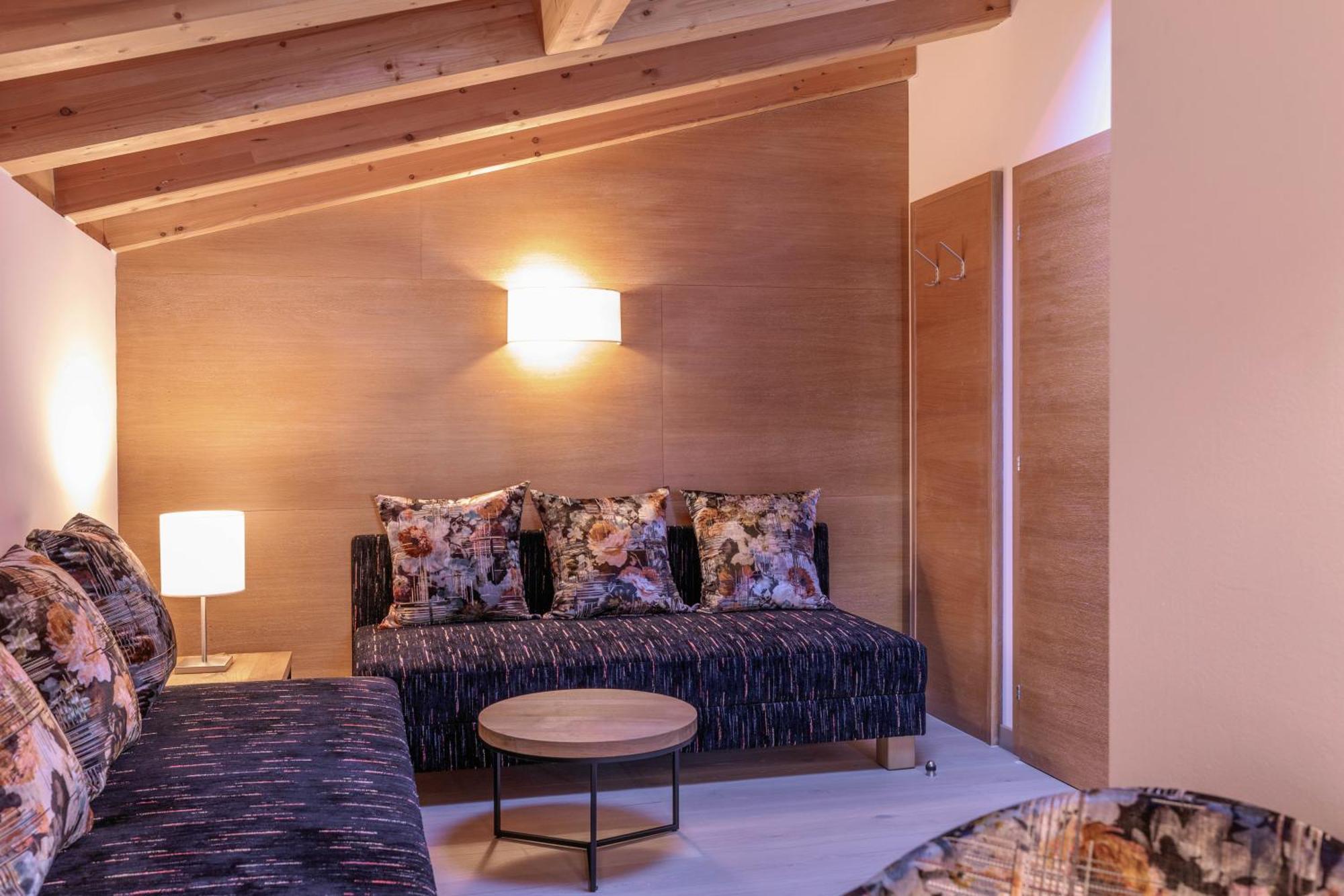 Quality Hosts Arlberg - Hotel Goldenes Kreuz B&B 圣安东阿尔贝格 外观 照片