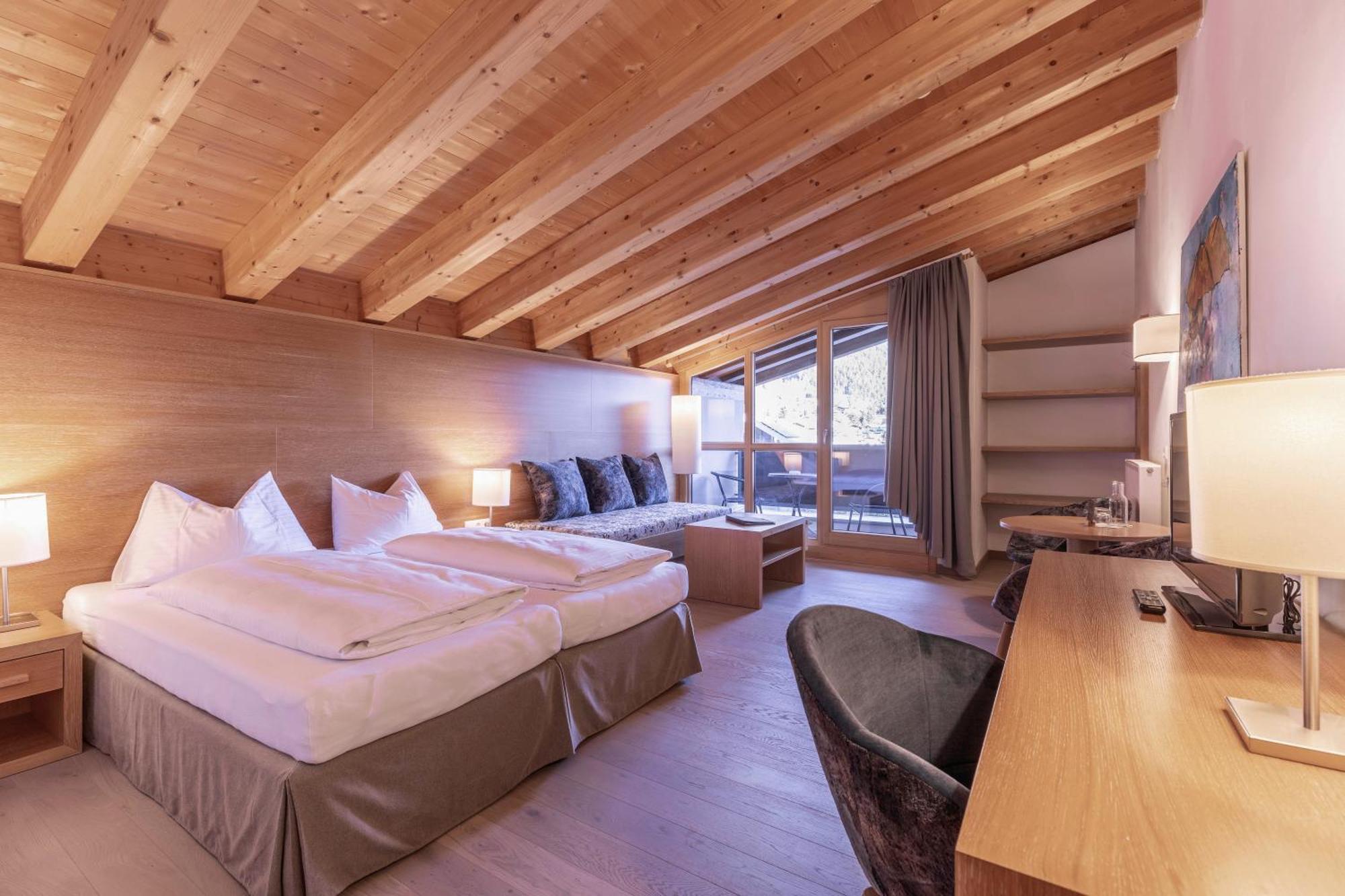 Quality Hosts Arlberg - Hotel Goldenes Kreuz B&B 圣安东阿尔贝格 外观 照片