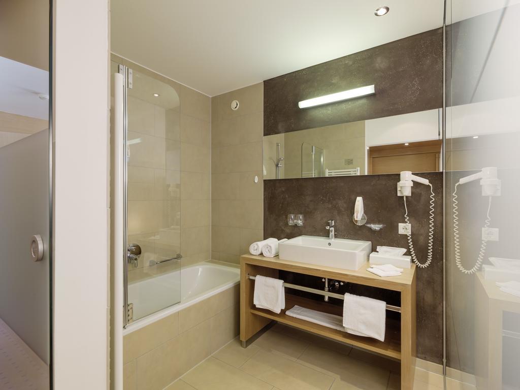 Quality Hosts Arlberg - Hotel Goldenes Kreuz B&B 圣安东阿尔贝格 客房 照片