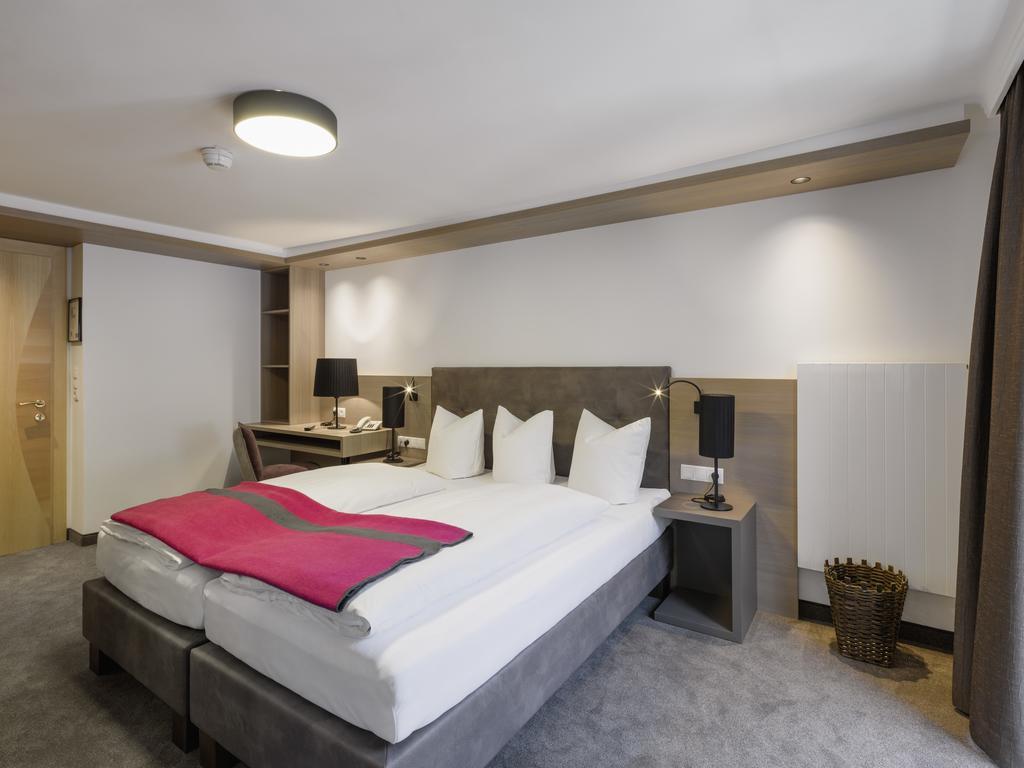 Quality Hosts Arlberg - Hotel Goldenes Kreuz B&B 圣安东阿尔贝格 客房 照片