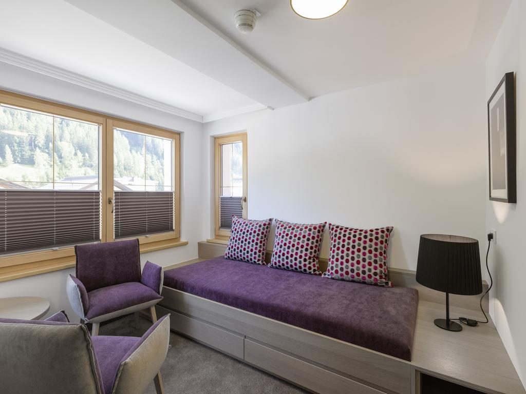 Quality Hosts Arlberg - Hotel Goldenes Kreuz B&B 圣安东阿尔贝格 客房 照片
