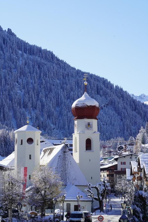 Quality Hosts Arlberg - Hotel Goldenes Kreuz B&B 圣安东阿尔贝格 外观 照片